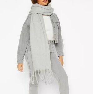 Cozy Scarf in color Ivory